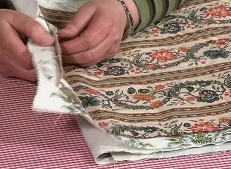 Polyester Vs Chenille Which Is Right For You? [Here's why]